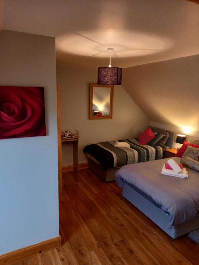 A New U Country Cottage Clynacartan Bagian luar foto