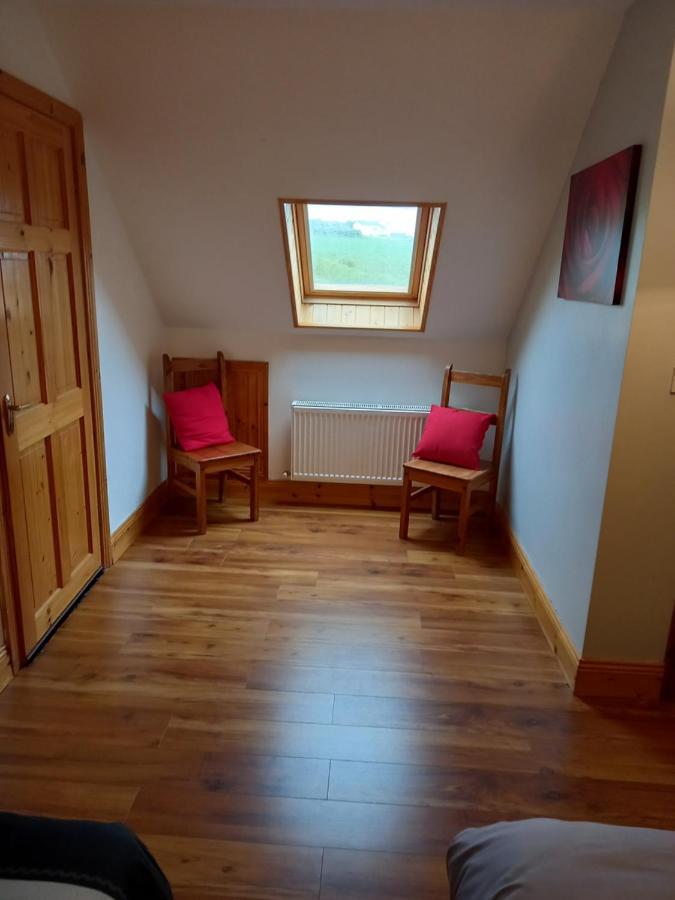 A New U Country Cottage Clynacartan Bagian luar foto