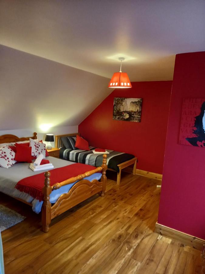 A New U Country Cottage Clynacartan Bagian luar foto