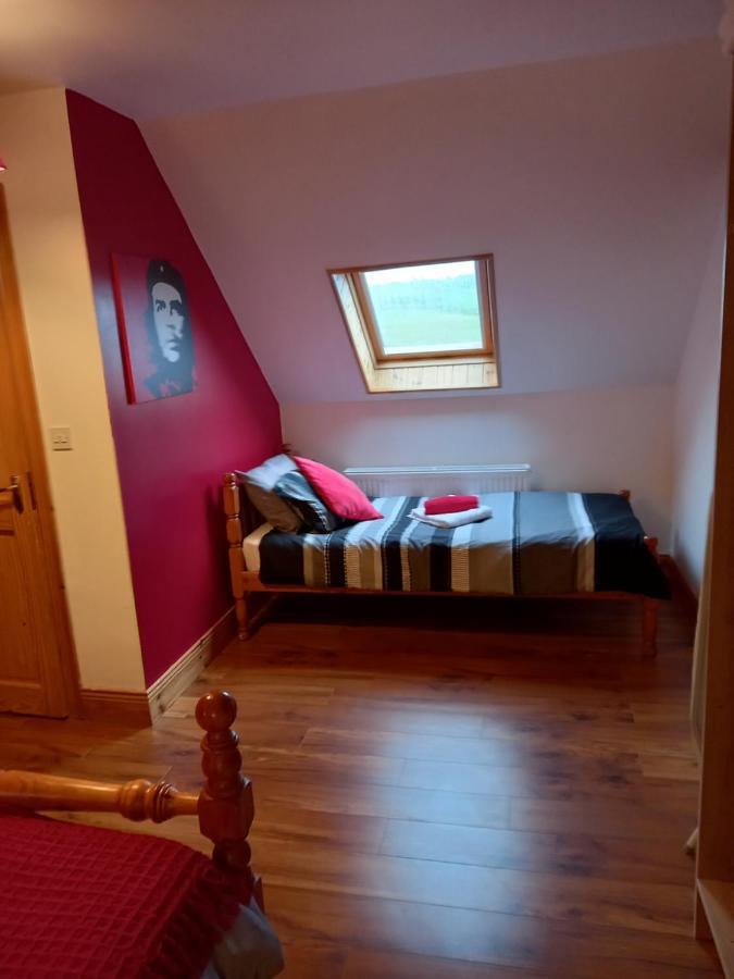 A New U Country Cottage Clynacartan Bagian luar foto