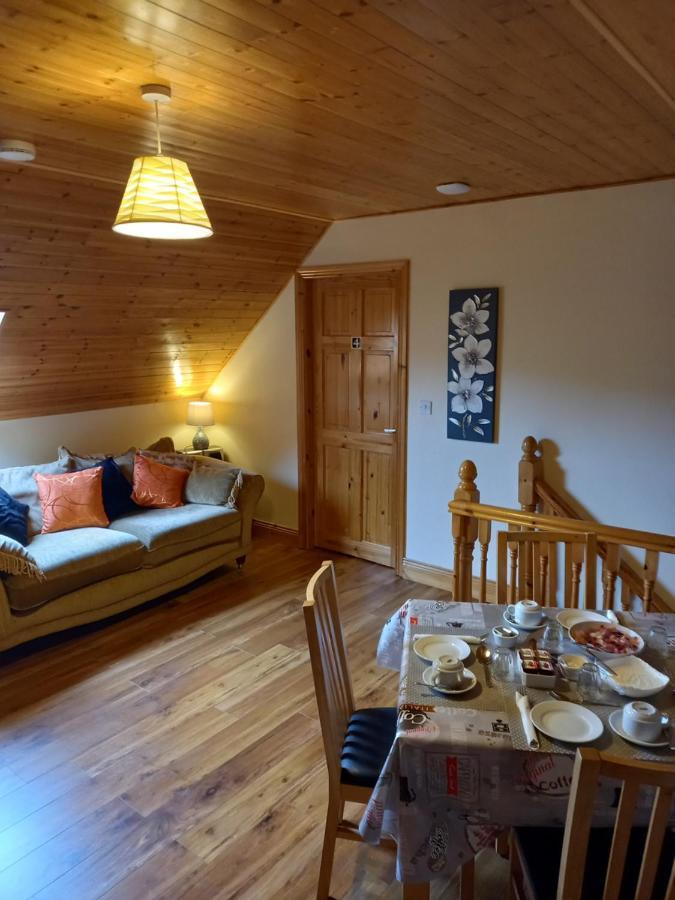 A New U Country Cottage Clynacartan Bagian luar foto