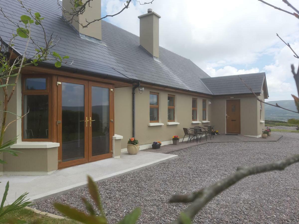 A New U Country Cottage Clynacartan Bagian luar foto